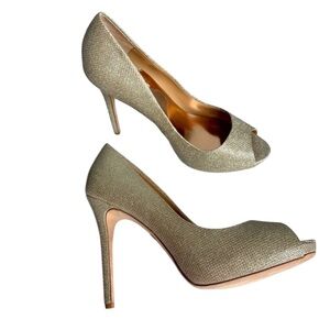 Badgley Mischka Gold glittery formal platform‎ pumps size 10. Ponderosa model.